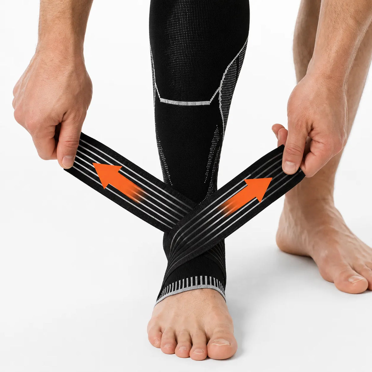 Stödstrumpa för vader med korsade stabiliseringsband som ger extra stöd runt fotleden.