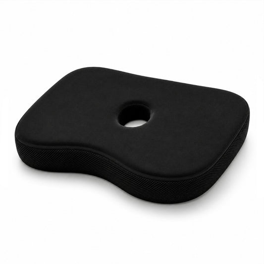 Ergonomisk sittkudde i minnesskum på vit bakgrund.