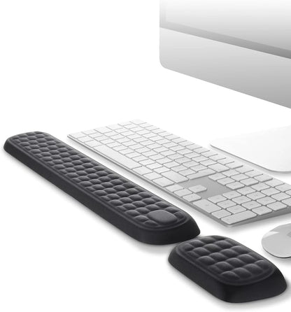 Memory Foam Handledsstöd placerat framför tangentbord